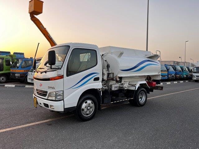 1999 TOYOTA DYNA 4x2 Tanker Truck