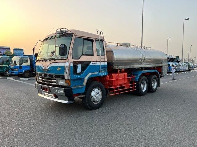 1991 MITSUBISHI FIGHTER 6x2 Tanker Truck