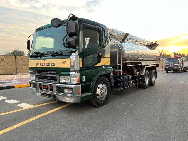 2000 MITSUBISHI FIGHTER 6x2 Tanker Truck