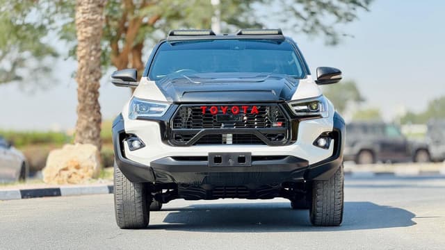 *TOYOTA HILUX 2022 | (DOUBLE CABIN GR KITT INSTALLED | RIGHT-HAND-DRIVE