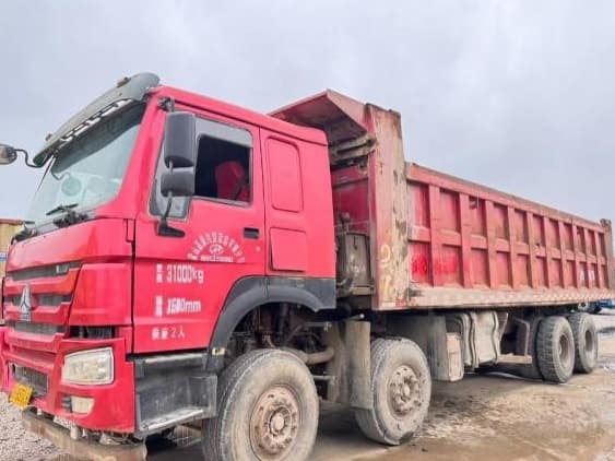 2018 SINOTRUK HOWO 8X4 DUMP TRUCK WD615